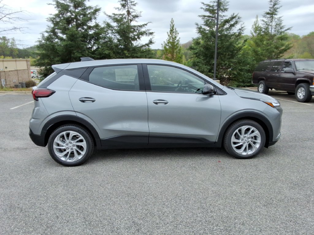 New 2027 Chevrolet Bolt LT w/ Comfort Package FWD image 4