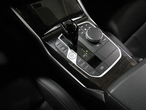 Certified 2022 BMW 330i xDrive Sedan w/ Driving Assistance Package image 15