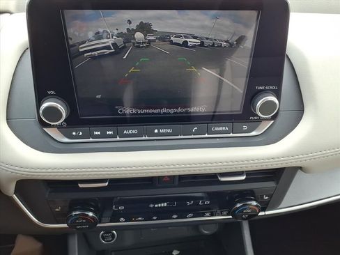 Used 2023 Nissan Rogue SV w/ SV Premium B Package image 15