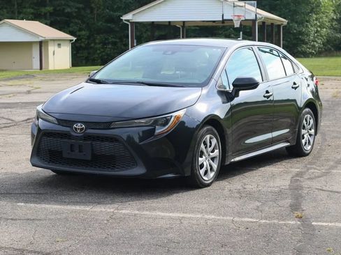 Used 2021 Toyota Corolla LE FWD image 2