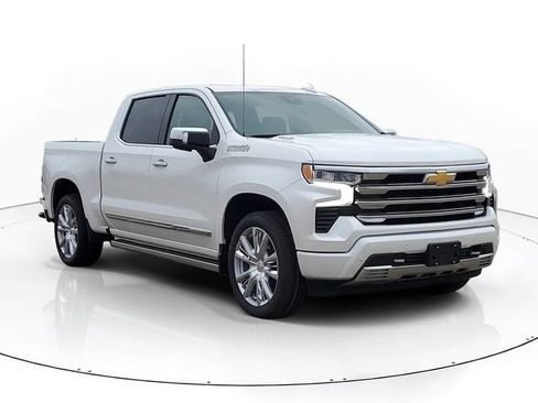 Used 2025 Chevrolet Silverado 1500 High Country AWD/4WD image 2