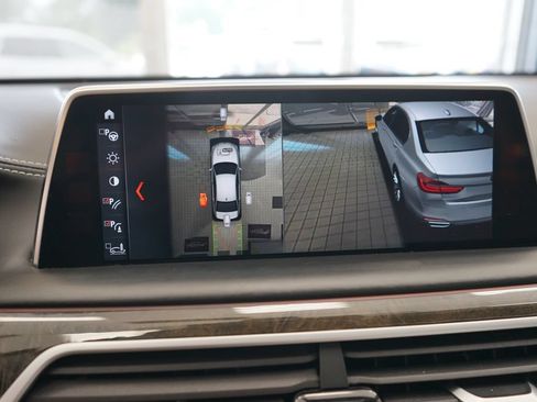 Used 2018 BMW 750i xDrive AWD/4WD image 9