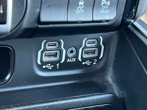 Used 2023 RAM 1500 Big Horn AWD/4WD image 34