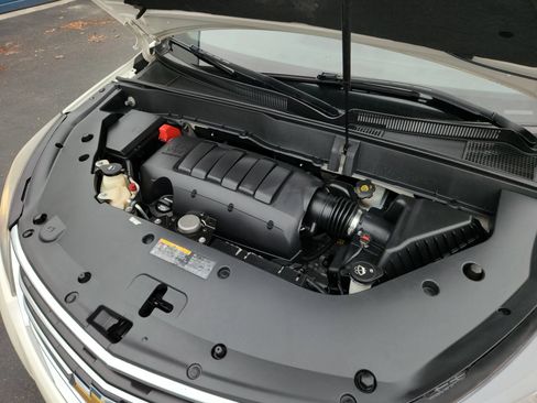 Used 2014 Chevrolet Traverse LTZ FWD image 21
