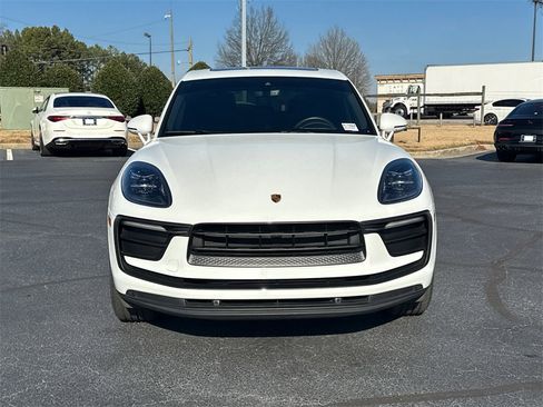 Used 2022 Porsche Macan image 2