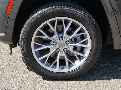 Used 2024 Jeep Grand Cherokee L Summit w/ Advanced Protech Group IV AWD/4WD image 15