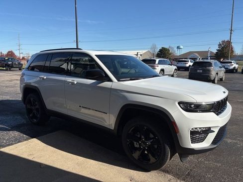 New 2025 Jeep Grand Cherokee Limited w/ Black Appearance Package image 10