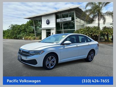 Used 2023 Volkswagen Jetta SE w/ Panoramic Sunroof Package