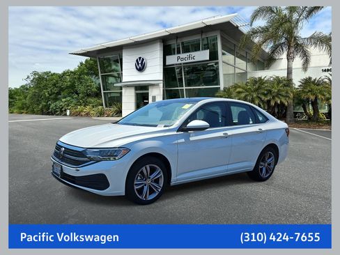 Used 2023 Volkswagen Jetta SE w/ Panoramic Sunroof Package FWD image 1