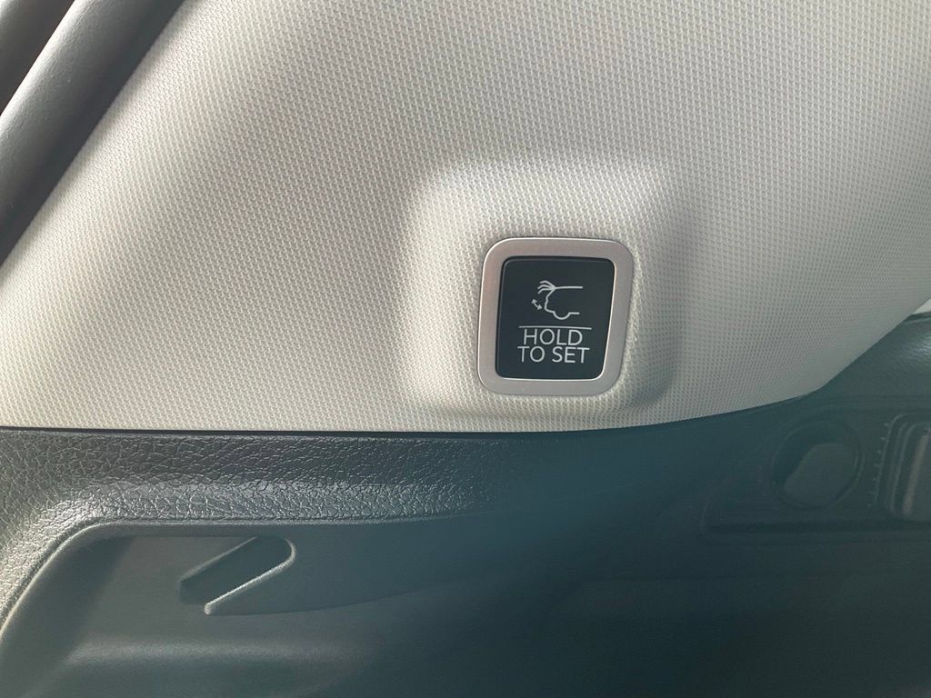 Used 2023 Jeep Grand Cherokee Limited w/ Luxury Tech Group II AWD/4WD image 46