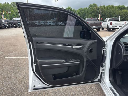 Used 2023 Chrysler 300 C RWD image 8