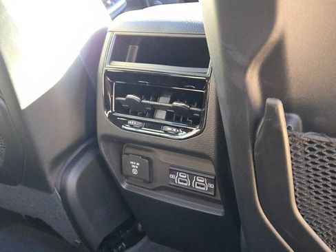 New 2025 Jeep Grand Cherokee Laredo X w/ Luxury Tech Group I image 12