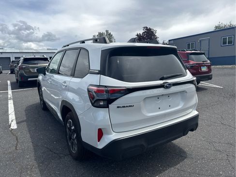 Used 2025 Subaru Forester Premium AWD/4WD image 7