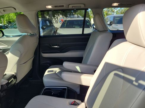 Certified 2025 Toyota Grand Highlander FWD image 18
