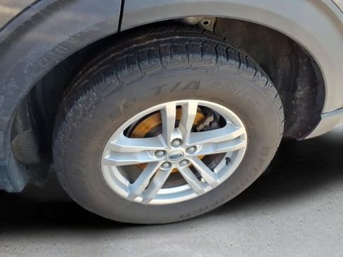 Used 2020 Ford Explorer XLT w/ Class III Trailer Tow Package image 18