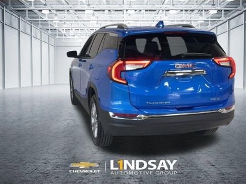 Used 2024 GMC Terrain SLT image 8