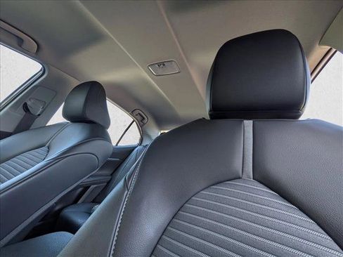 Used 2024 Toyota Camry SE image 13