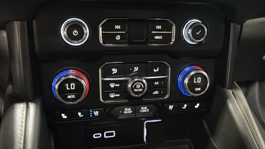 Used 2024 GMC Yukon AT4 w/ AT4 Premium Package AWD/4WD image 31