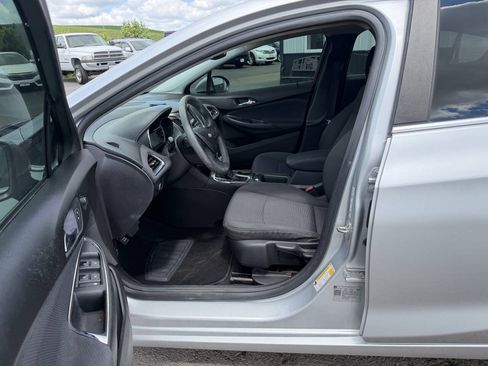 Used 2019 Chevrolet Cruze LT FWD image 10