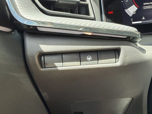 Used 2025 Nissan Kicks SR AWD/4WD image 23