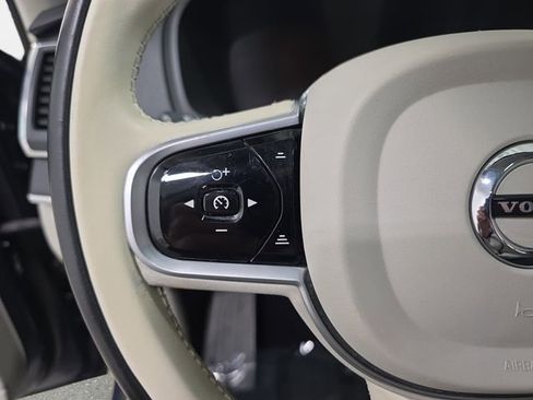 Used 2020 Volvo XC90 T5 Momentum w/ Protection Package Premier image 17