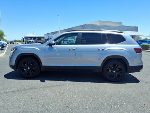 Certified 2023 Volkswagen Atlas SE w/ Panoramic Sunroof Package AWD/4WD image 4