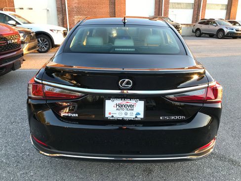 Used 2023 Lexus ES 300h w/ Premium Package image 7