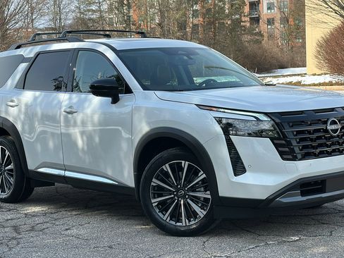 New 2026 Nissan Pathfinder Platinum image 1