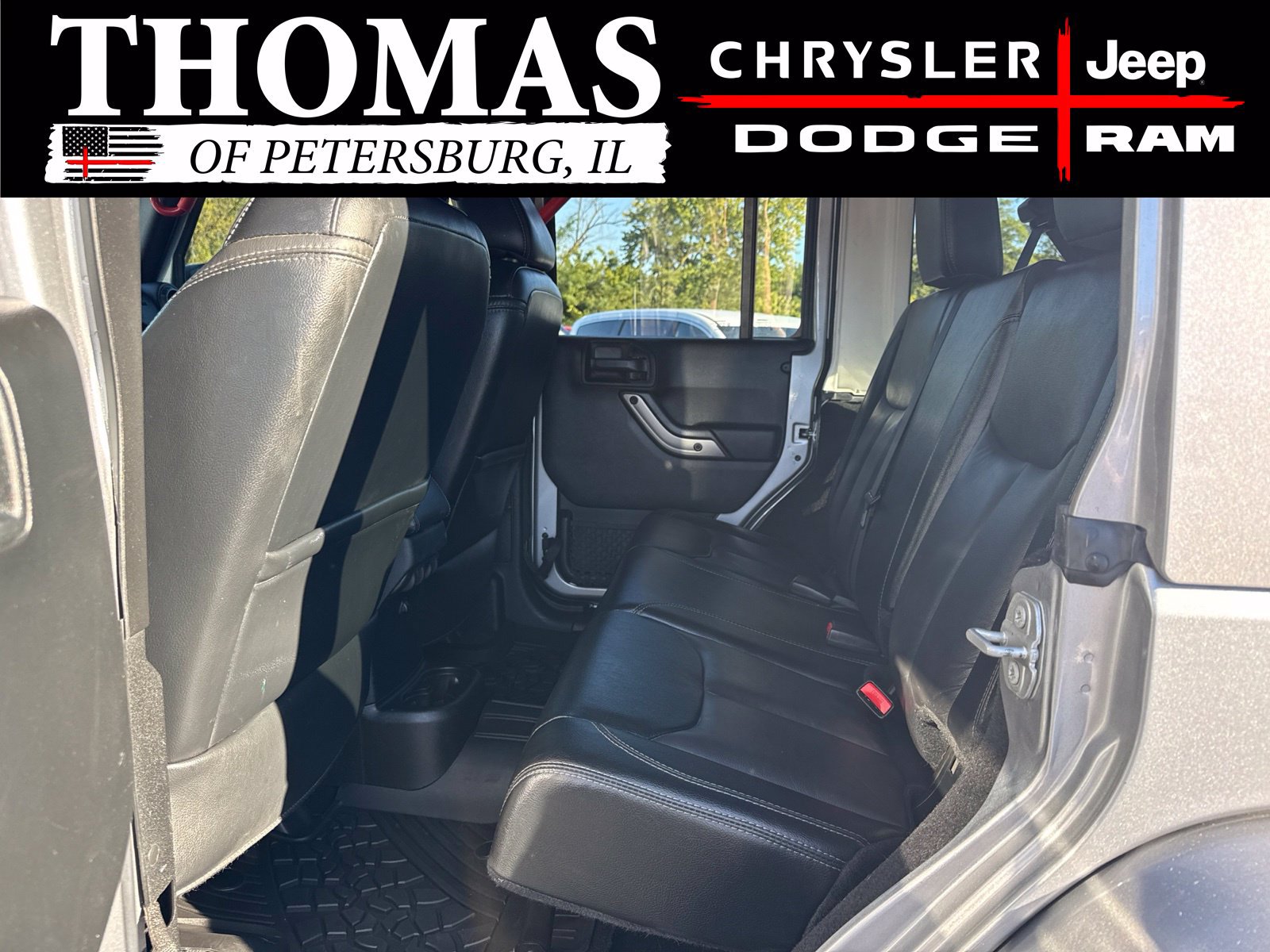 Used 2018 Jeep Wrangler Unlimited Sahara w/ Dual Top Group AWD/4WD image 22