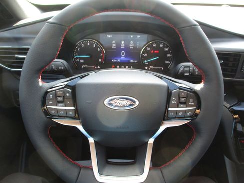 New 2024 Ford Explorer ST-Line w/ Class IV Trailer Tow Package image 13