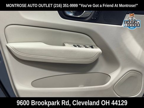 Used 2022 Volvo XC60 B5 Momentum image 11