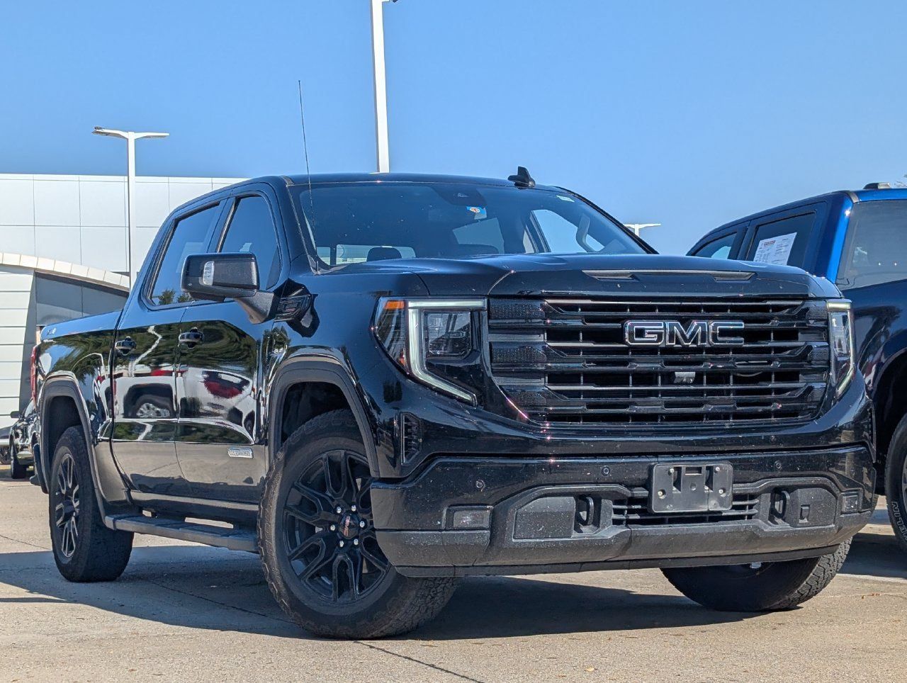 Used 2025 GMC Sierra 1500 Elevation w/ Elevation Premium Package AWD/4WD image 2