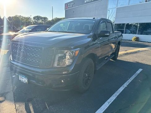 Used 2019 Nissan Titan SV w/ SV Convenience Package AWD/4WD image 4