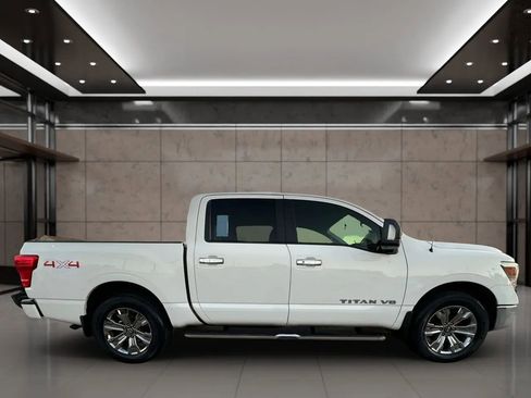 Used 2019 Nissan Titan SV w/ SV Convenience Package AWD/4WD image 10