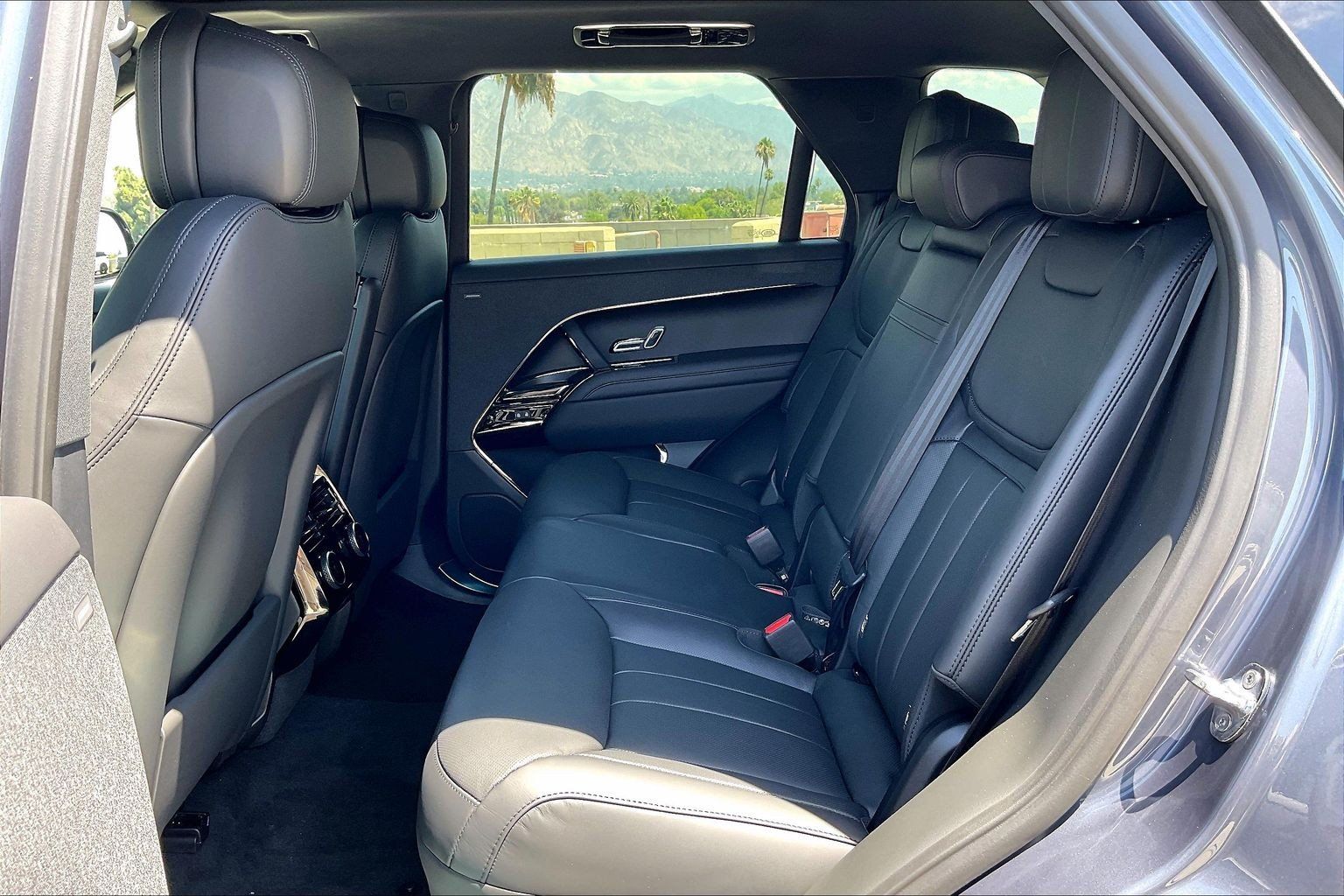 New 2026 Land Rover Range Rover Sport SE AWD/4WD image 16