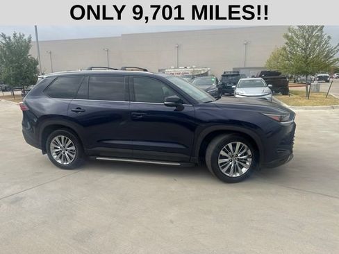Used 2025 Toyota Grand Highlander AWD image 2