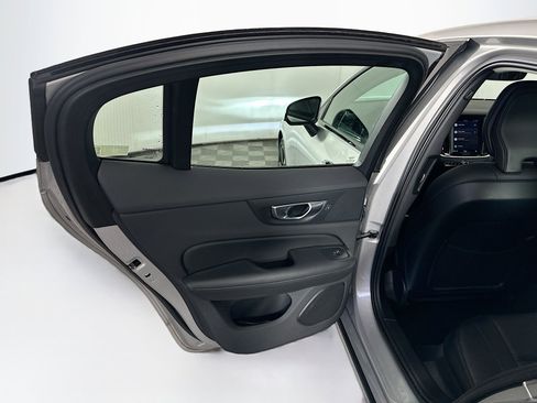 Used 2024 Volvo S60 B5 Core image 27
