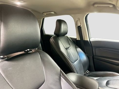 Used 2022 Ford Edge Titanium AWD/4WD image 29