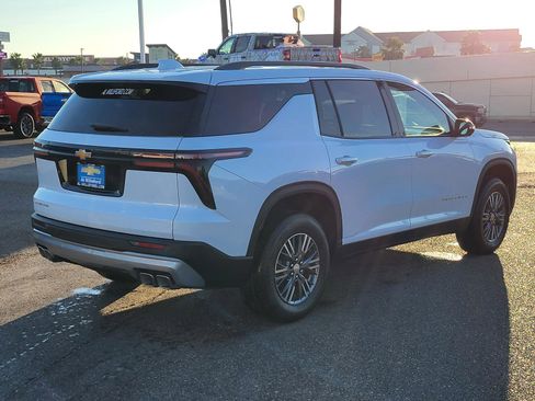 New 2026 Chevrolet Traverse LT w/ Driver Confidence Package FWD image 5