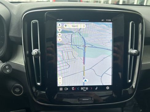 Certified 2025 Volvo XC40 B5 Core AWD/4WD image 22
