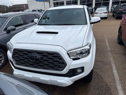 Used 2023 Toyota Tacoma TRD Sport w/ Technology Package image 2
