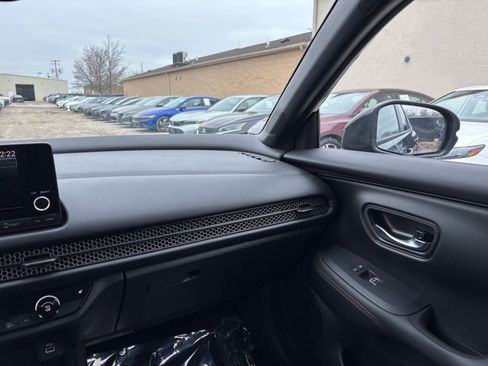 Used 2025 Honda HR-V Sport image 34