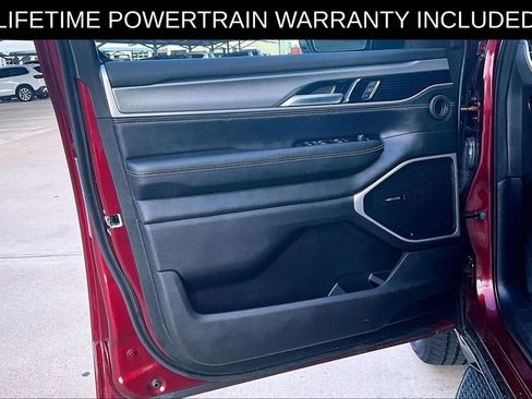 Used 2025 Jeep Wagoneer Series II w/ 8-Passenger Seating Package image 17