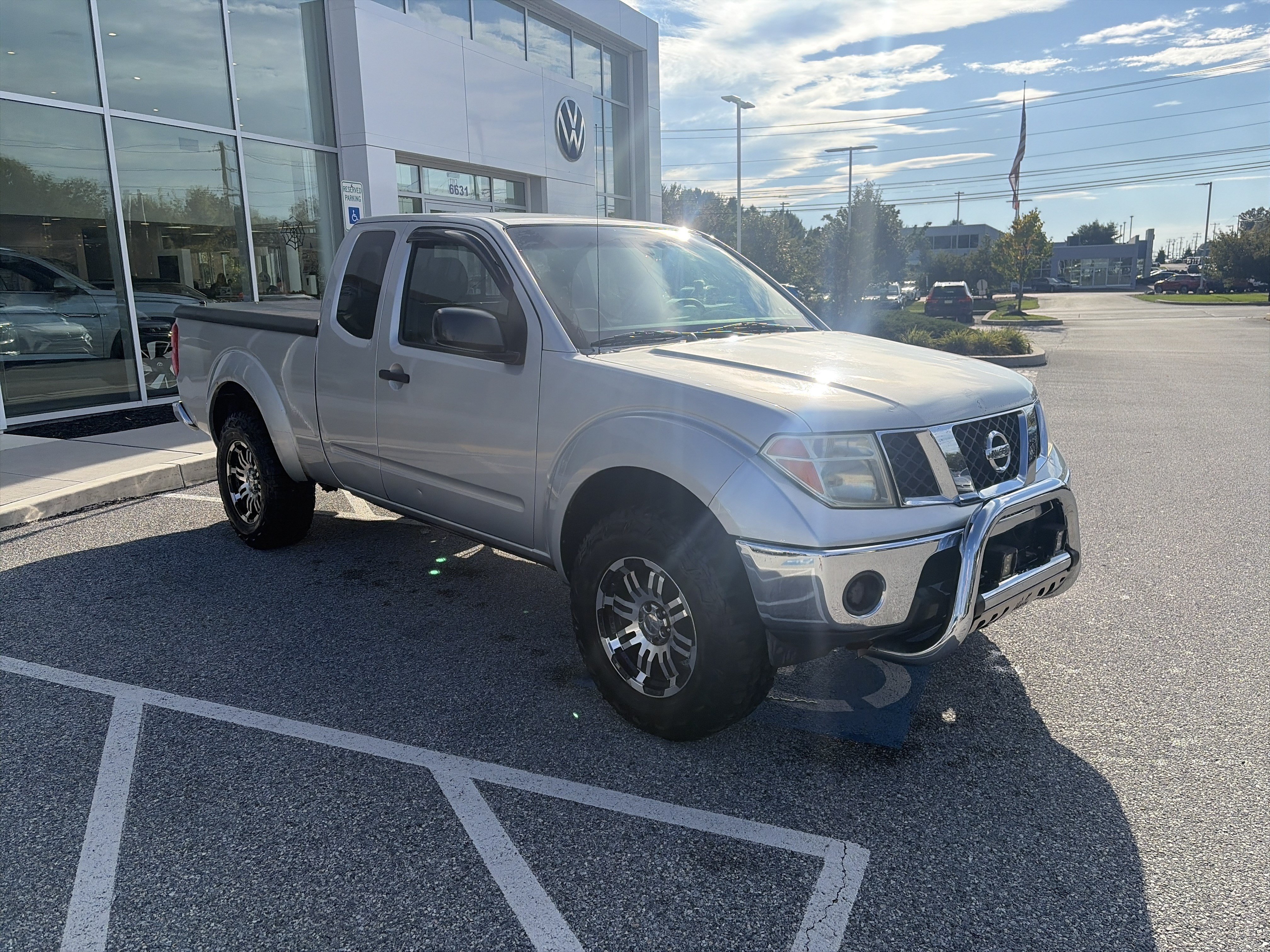 Used 2007 Nissan Frontier SE w/ SE Value Truck Pkg AWD/4WD image 3