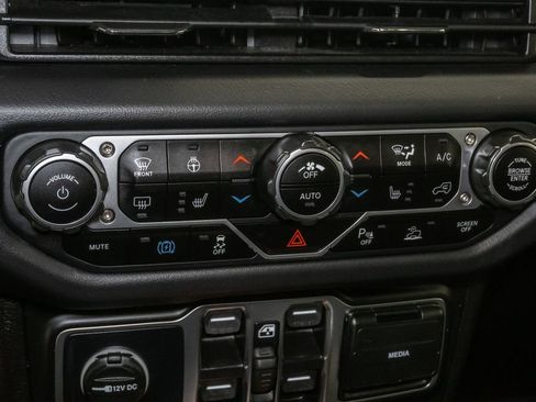 Used 2025 Jeep Wrangler Unlimited Sahara w/ Safety Group image 18