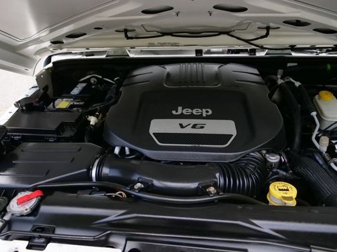 Used 2015 Jeep Wrangler Unlimited Sport image 39