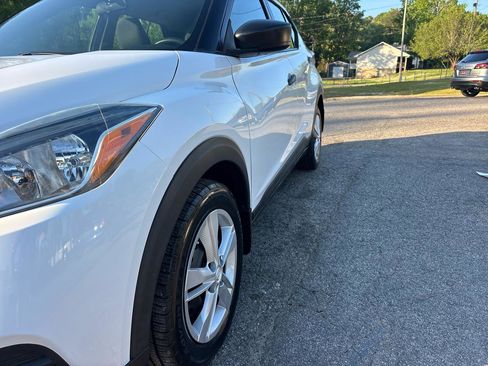 Used 2018 Nissan Kicks S image 5