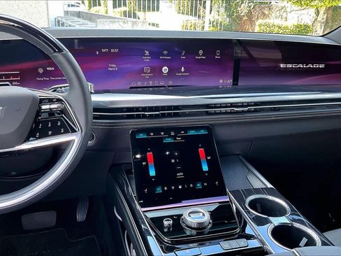 Used 2025 Cadillac Escalade Sport image 6