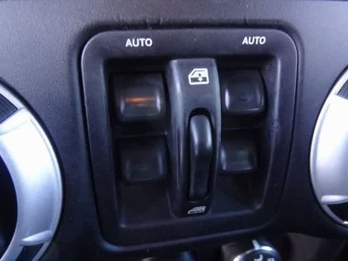 Used 2015 Jeep Wrangler Unlimited Sahara image 23