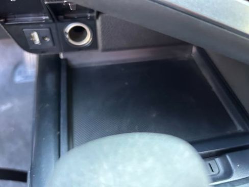 Used 2019 Toyota Camry LE image 37